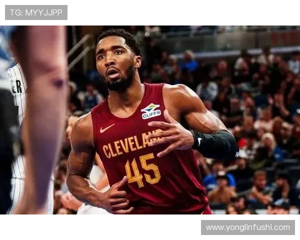 多诺万·米切尔突破拉开防守空间提升球队关键时刻得分能力