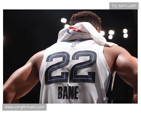 德斯蒙德·班恩上季对比无球增多，利用换防拉开三分